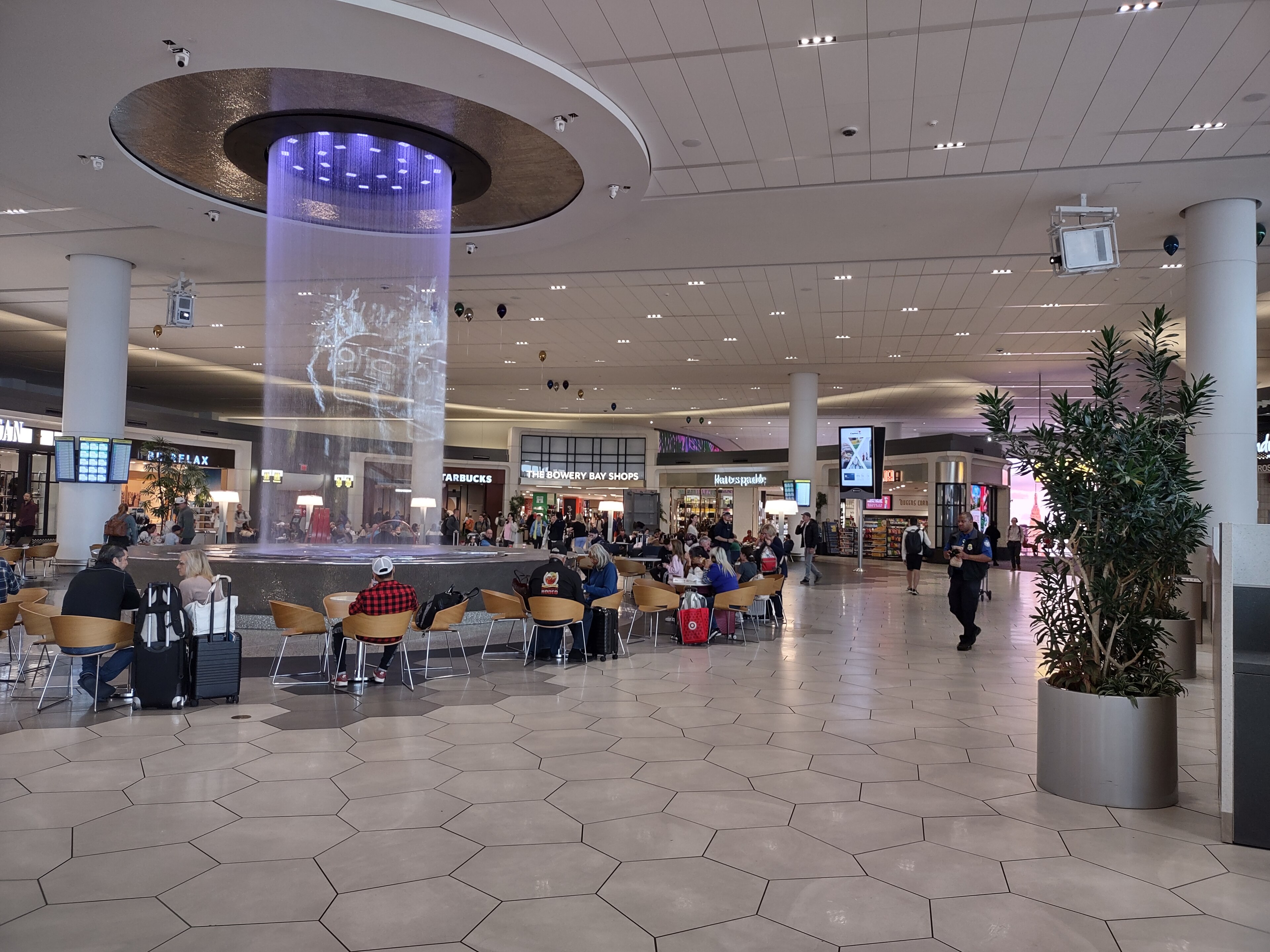 LaGuardia Airport, new Terminal B headhouse retail concourse